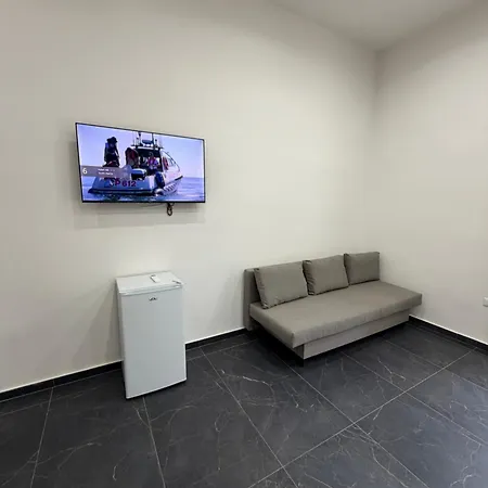 Valentino Station 32