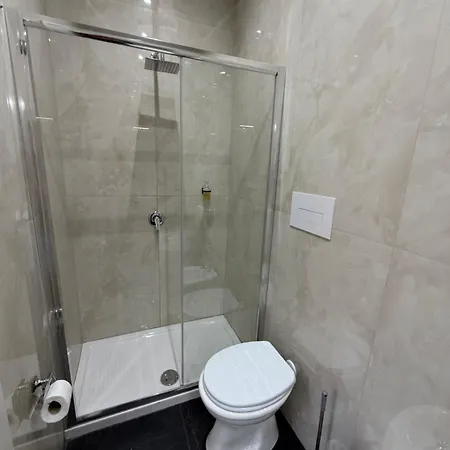 Valentino Station 32 * Νάπολη